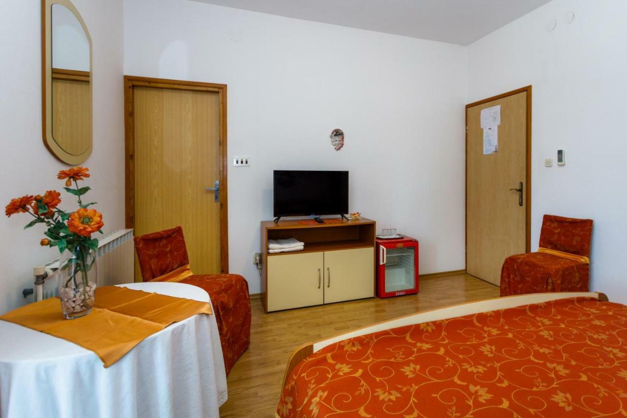 Rooms Mimi Krk Town Kültér fotó